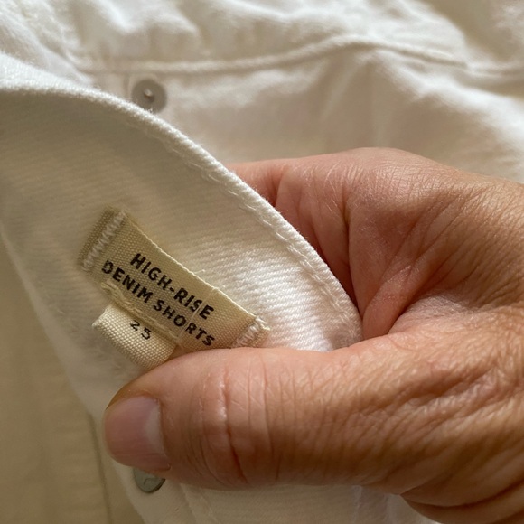 2 for 1! Madewell High Rise White Frayed Hem Shorts EUC AND! Similar pair by Gap - Picture 12 of 16